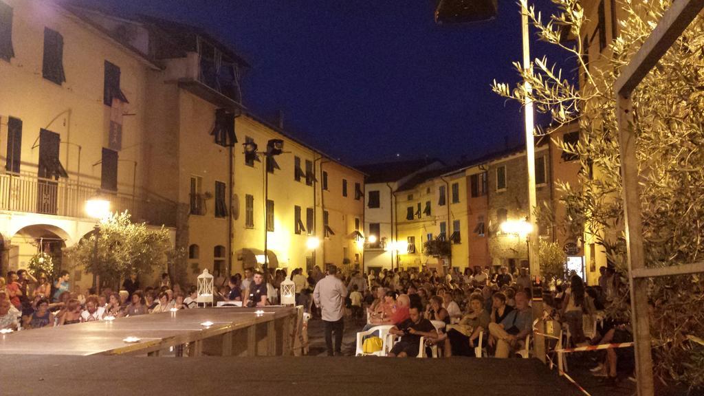 La Luna Nel Borgo Брунято Екстериор снимка